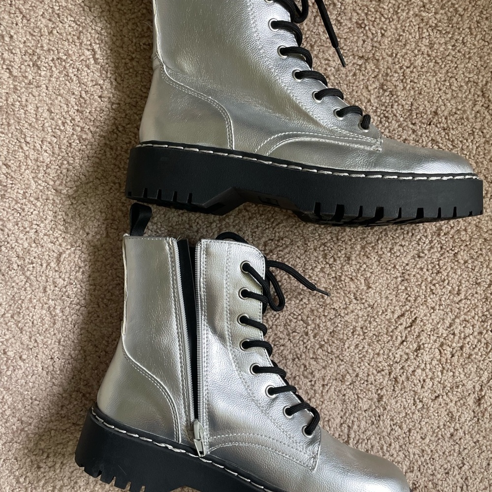 Sincerely Jules Metallic Silver Lace-Up Women's Combat Boots Size 7.5